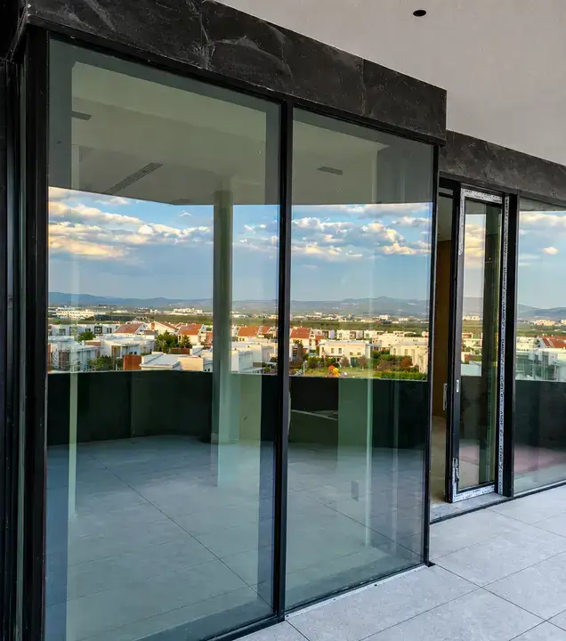 Four Point by Sheraton - Sliding Doors