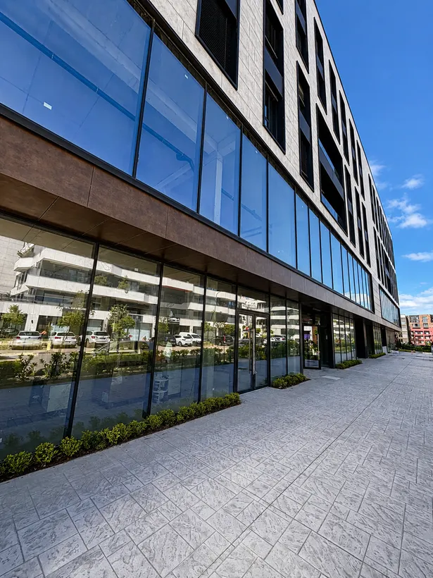 IVY Residence - Dritare