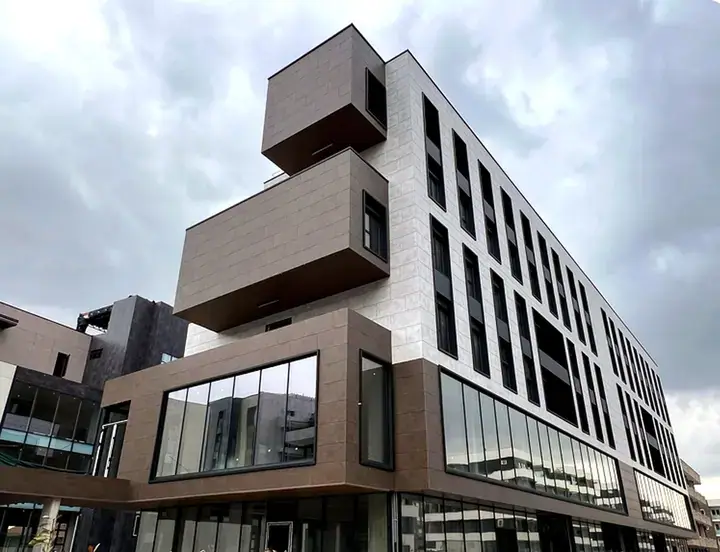 IVY Residence - Structural Facades