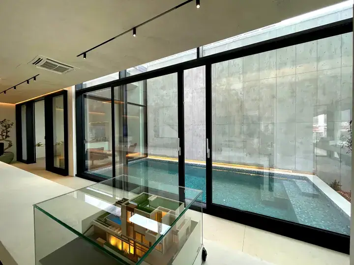 Marigona Hill - Sliding Doors