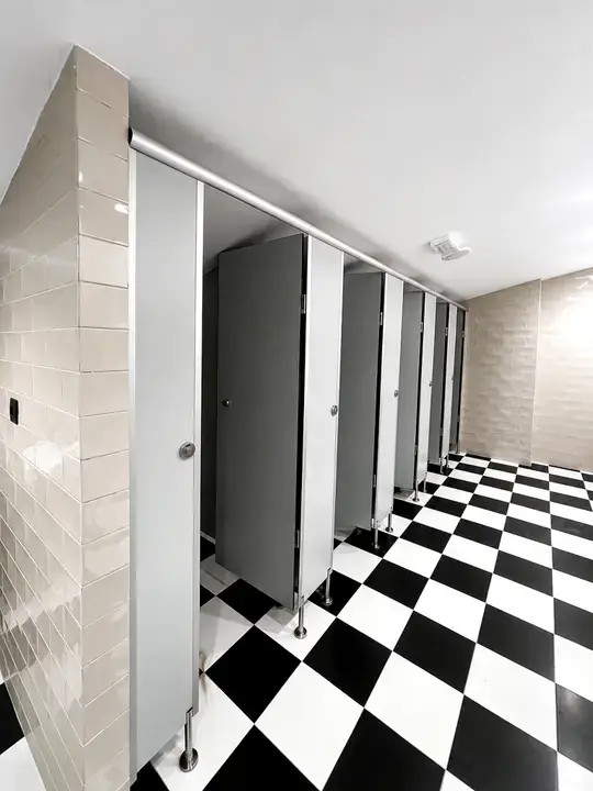 Prishtina Mall - Bathroom Partitions