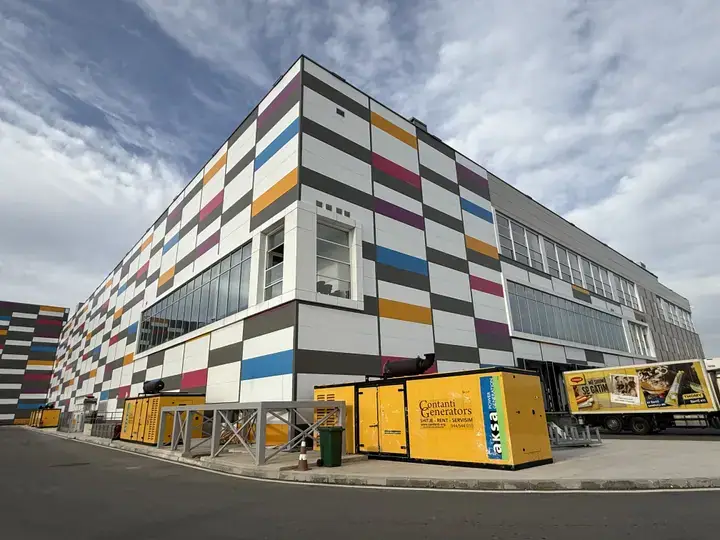 Structural Facades
